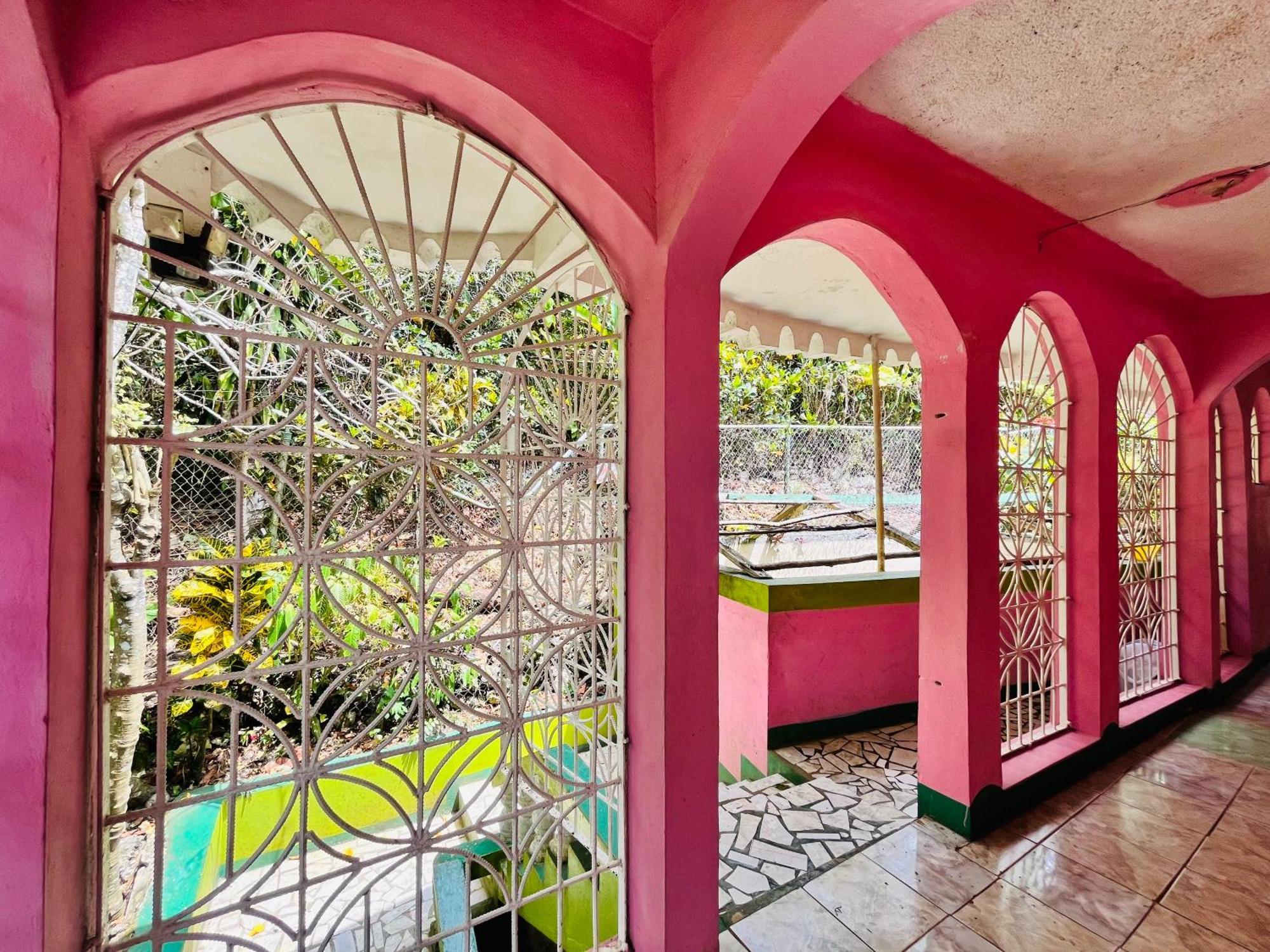 Nine Miles Cultural Hangouts And Tours Stepney エクステリア 写真